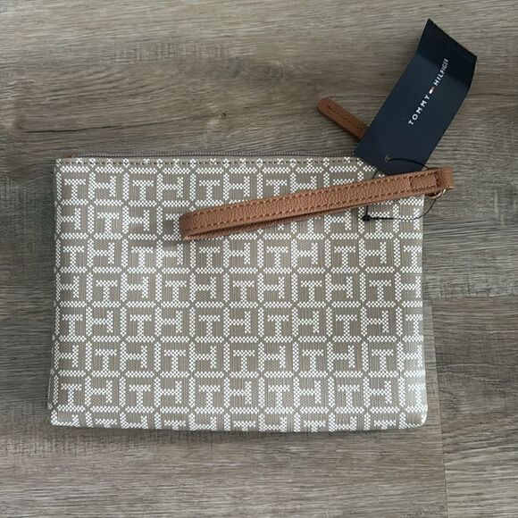 NWT TOMMY HILFIGER MONOGRAM CANVAS WRISTLET - Picture 3 of 4